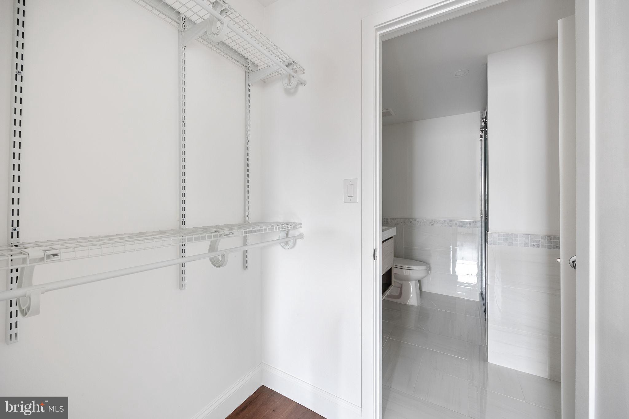 ITALIAN MARKET - Residential