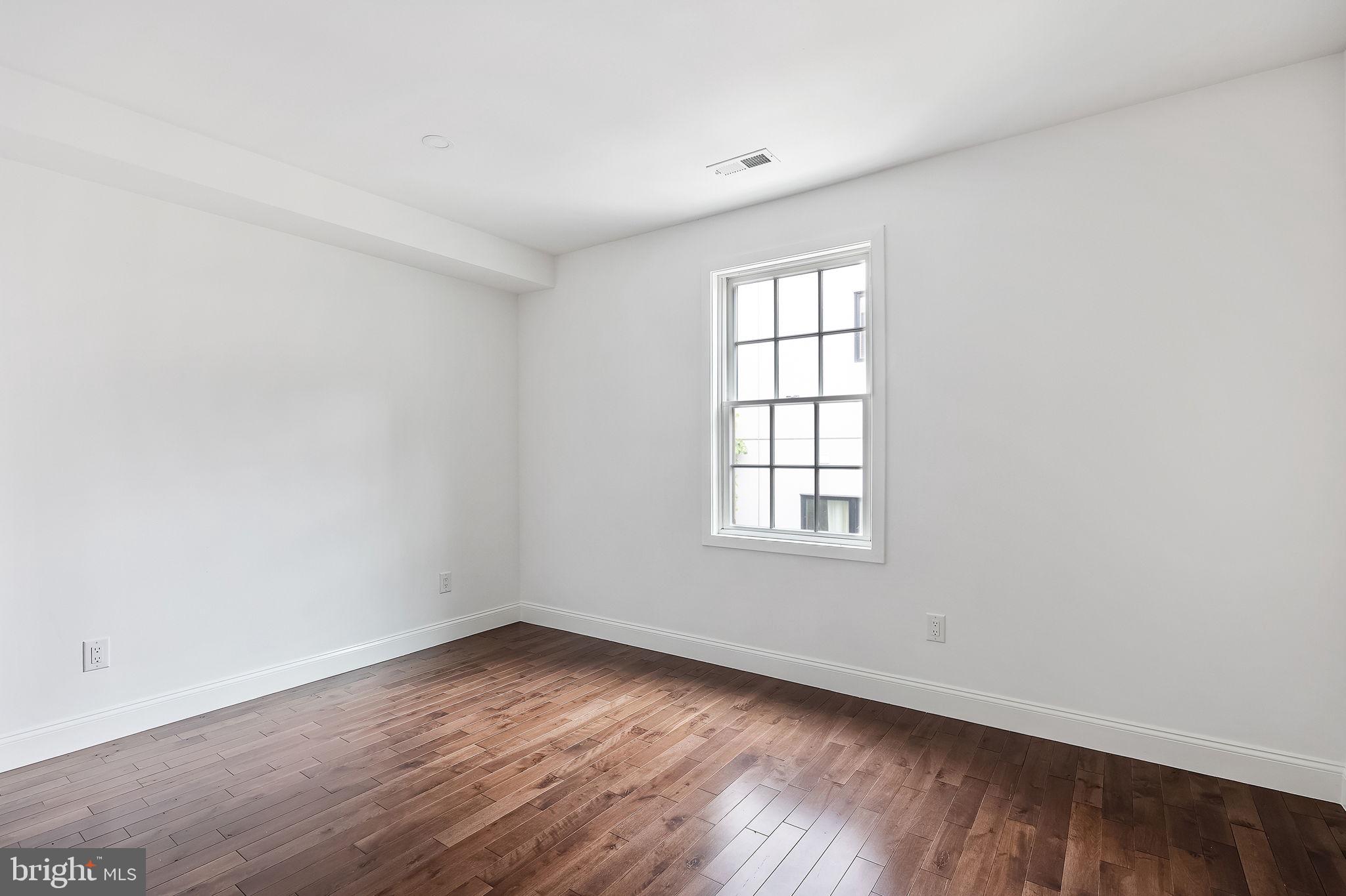 ITALIAN MARKET - Residential