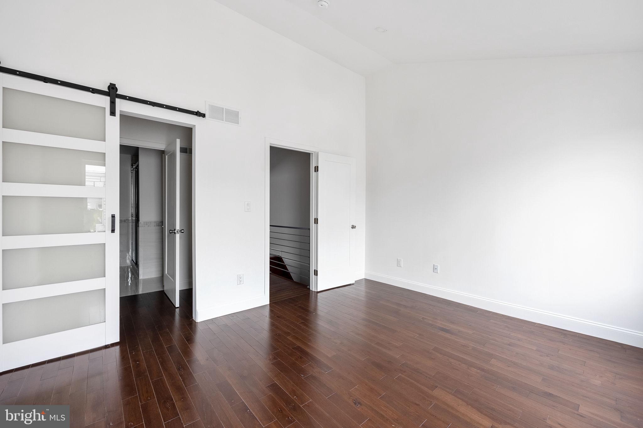 ITALIAN MARKET - Residential