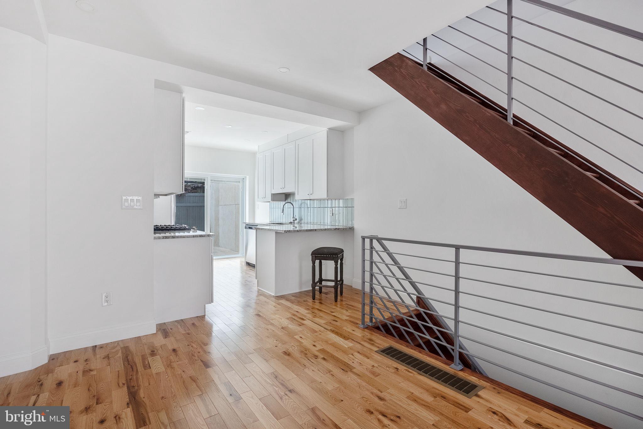 ITALIAN MARKET - Residential