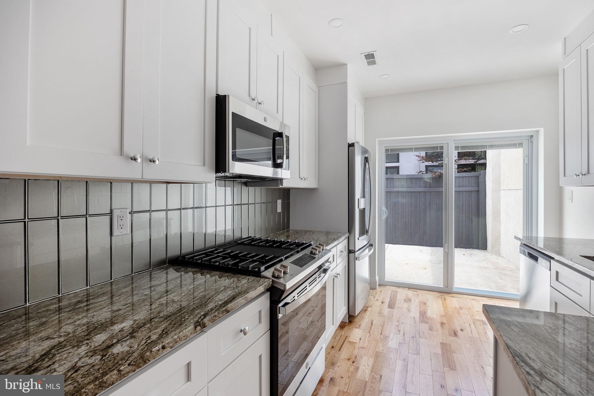 ITALIAN MARKET - Residential