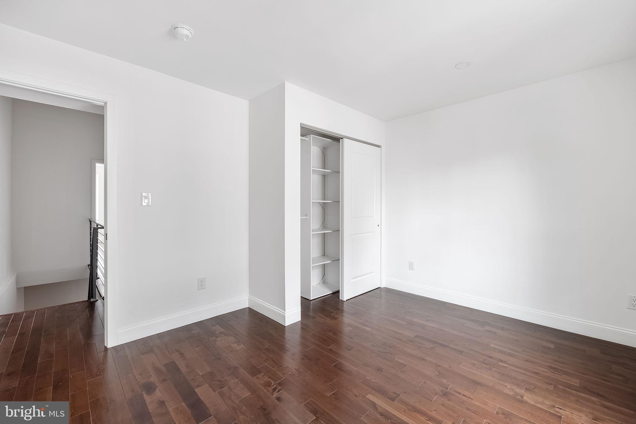 ITALIAN MARKET - Residential