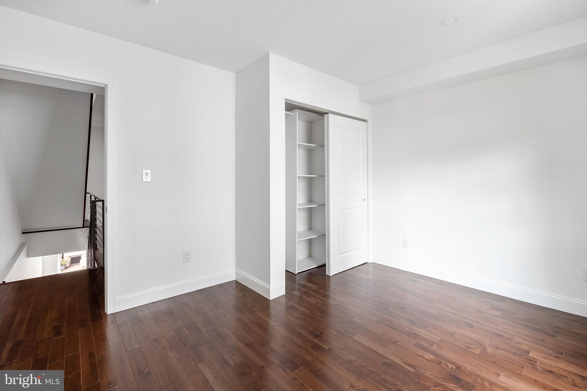 ITALIAN MARKET - Residential