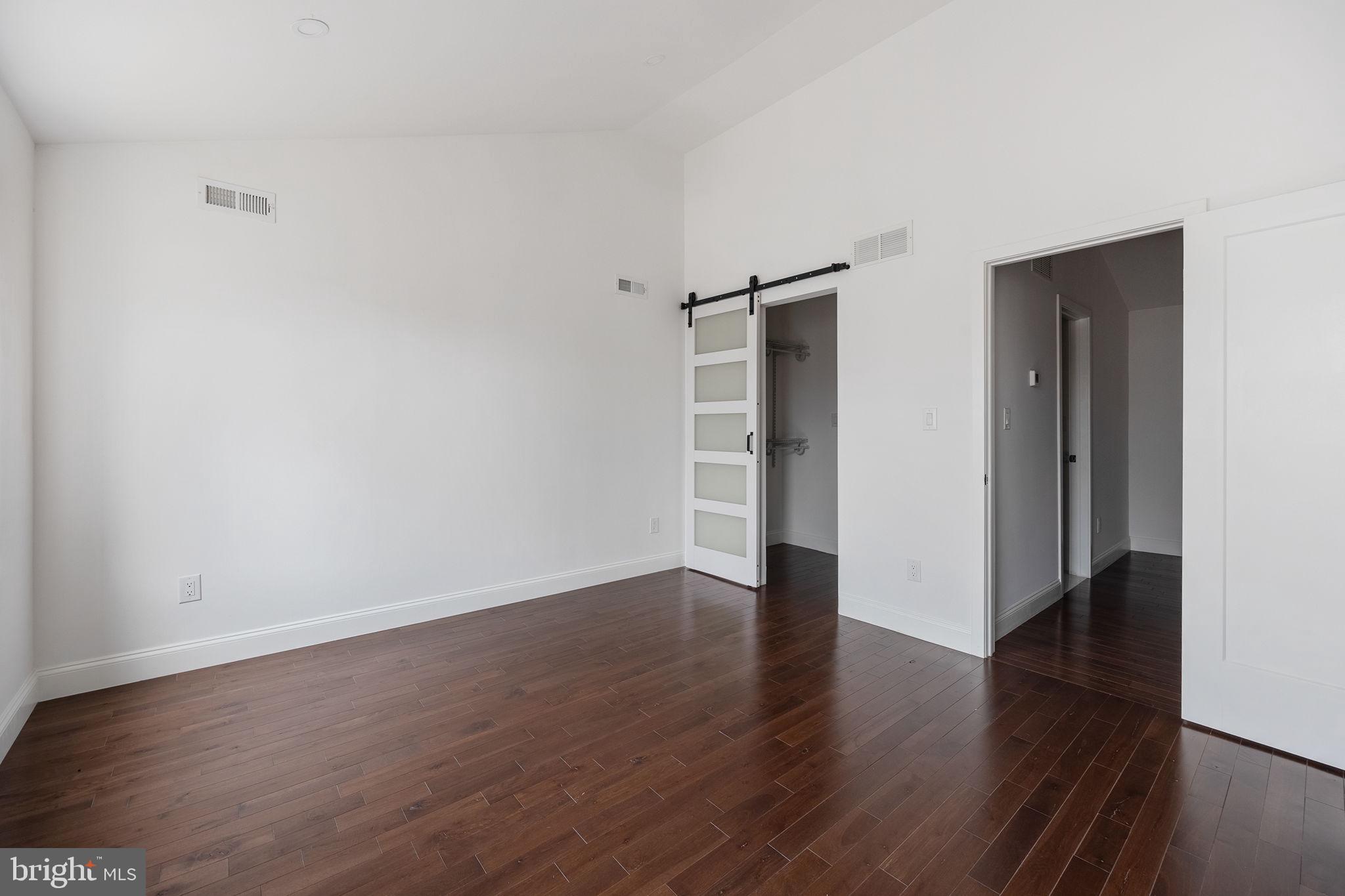 ITALIAN MARKET - Residential