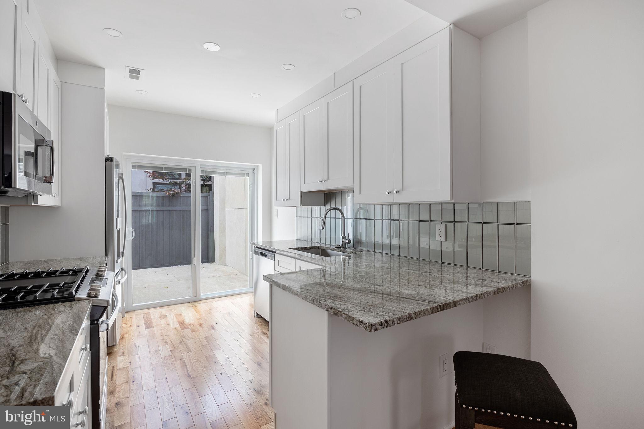 ITALIAN MARKET - Residential