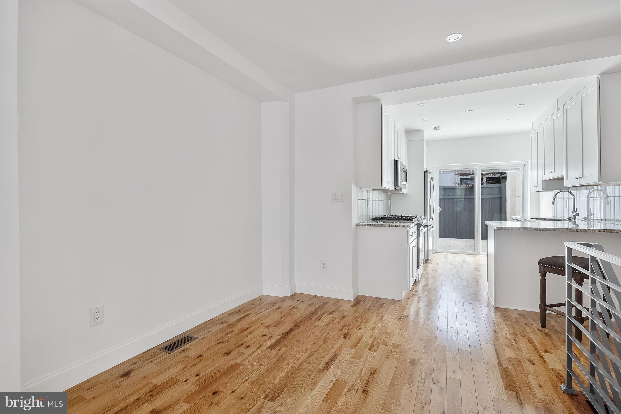 ITALIAN MARKET - Residential