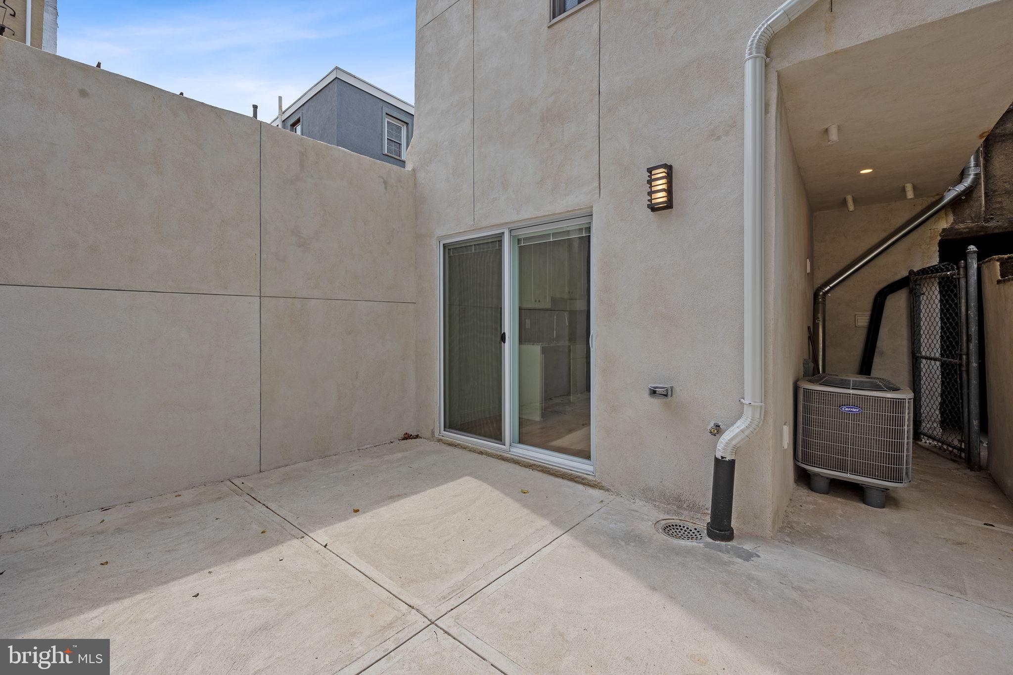 ITALIAN MARKET - Residential