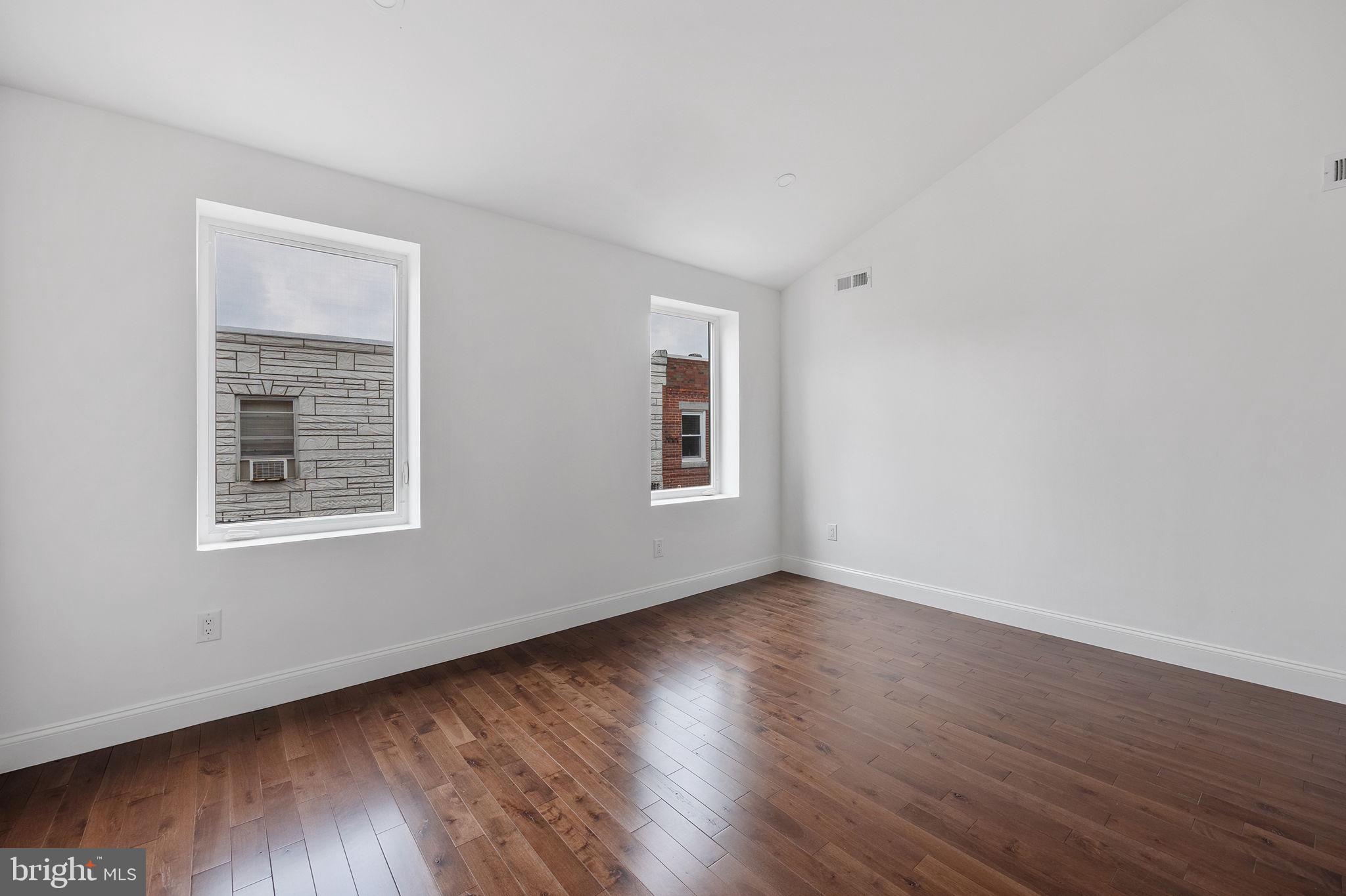 ITALIAN MARKET - Residential