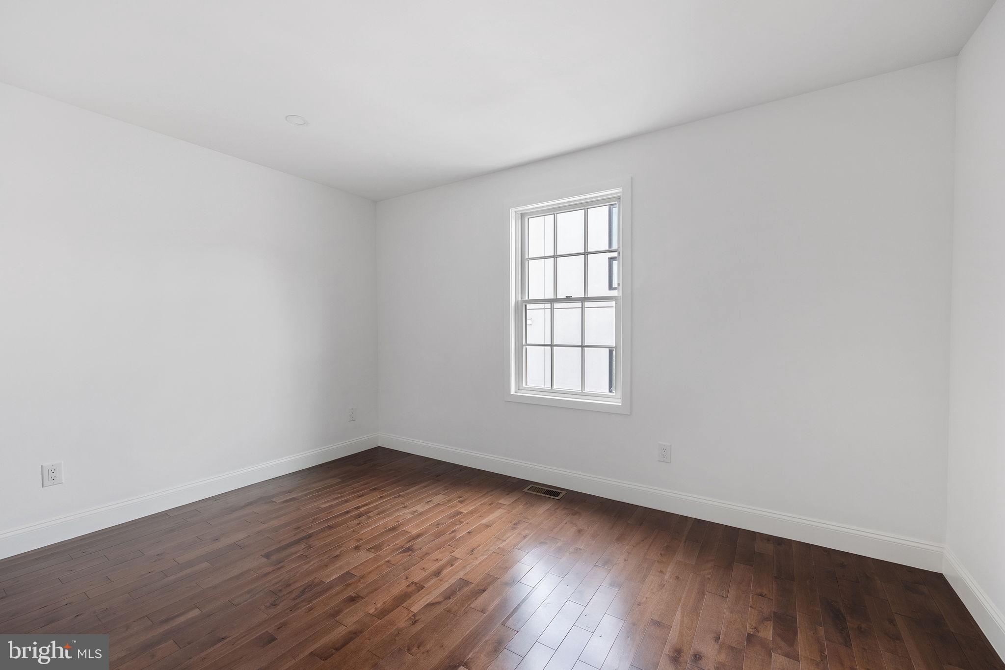 ITALIAN MARKET - Residential