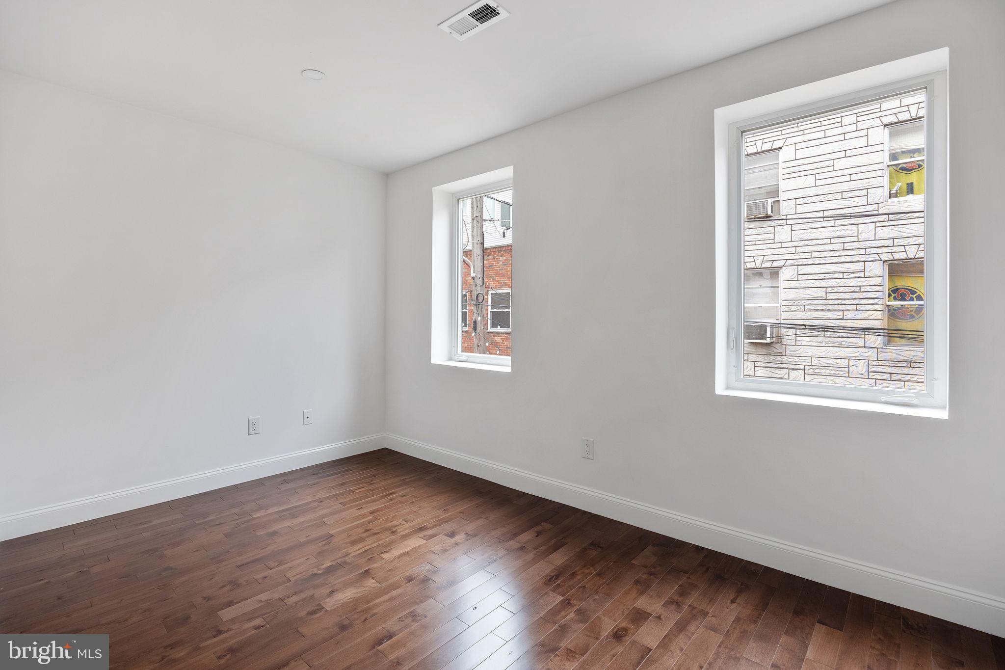 ITALIAN MARKET - Residential