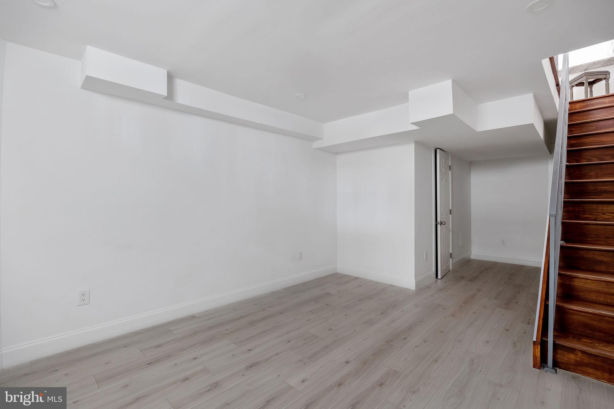 ITALIAN MARKET - Residential