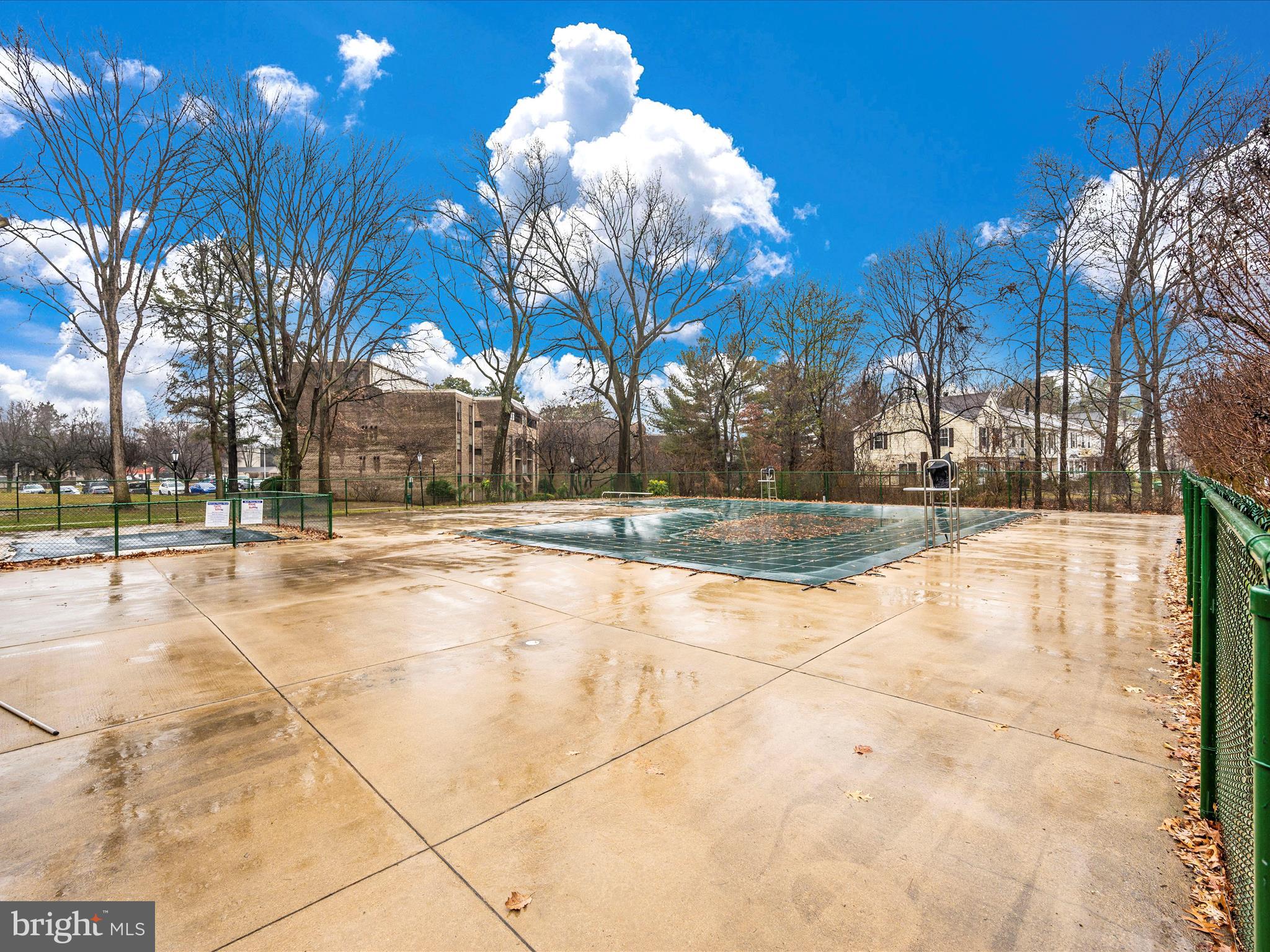 HYDE PARK - Residential