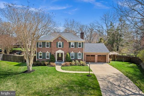 Photo of 9426 Mount Vernon Circle, ALEXANDRIA, VA 22309 (MLS # VAFX2299030)