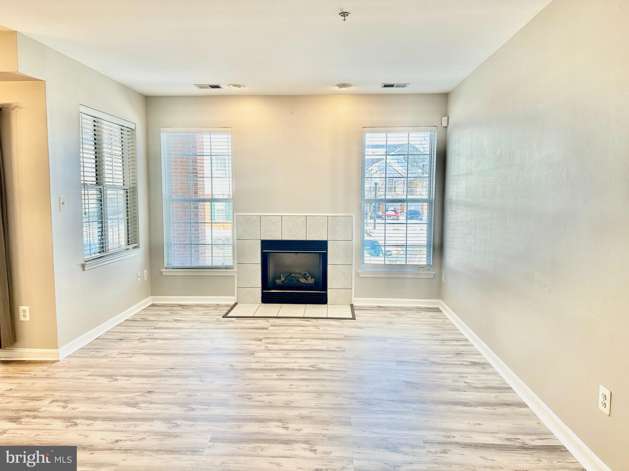 25340 LAKE MIST SQUARE 103