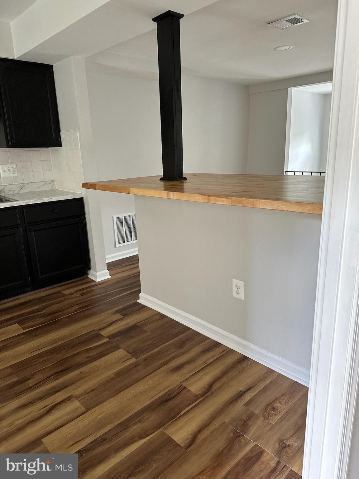 MOUNT VERNON SQUARE - Residential Lease