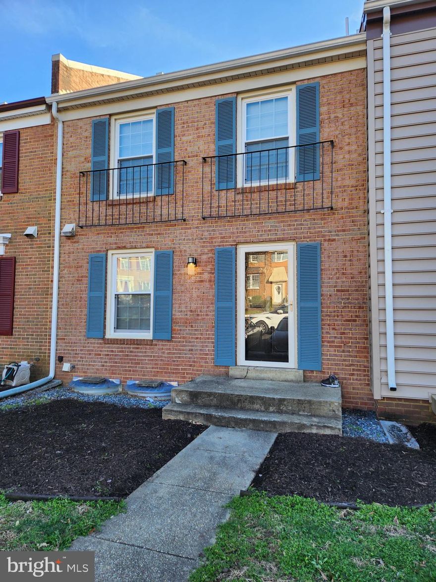 3 level, 3 bedroom 2.5 Bath Townhome located in Quiet Community, conveniently located close to Shopping, Restaurants, Fort Belvoir, Old Town, and all Major Highways!  Sunken living room and Spacious Deck, refreshed Appliances, Fresh Paint, Carpet and new flooring, call it HOME!!!
