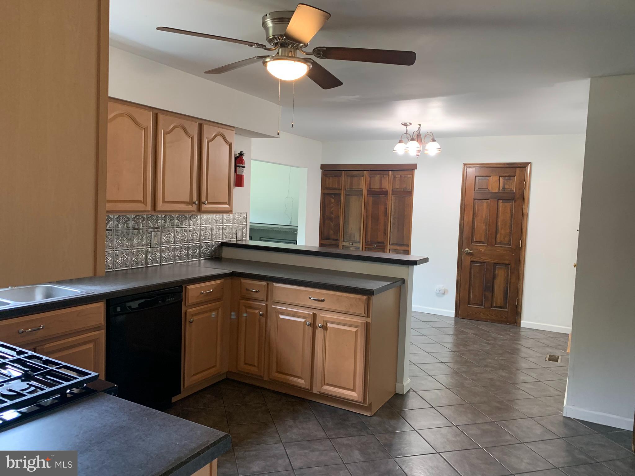 402 CARPENTER STREET