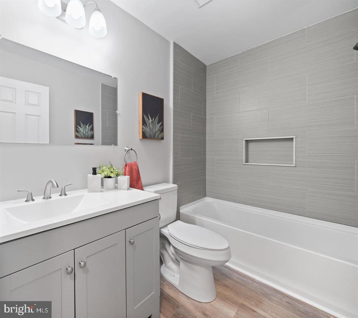 GREENVIEW KNOLLS - Residential Lease