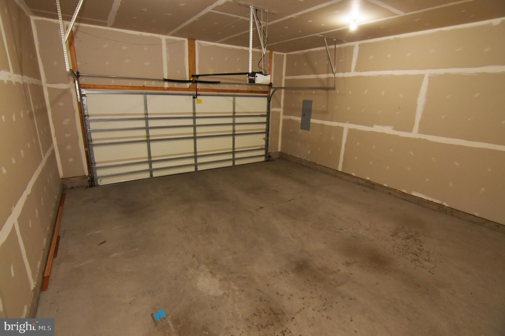 WAKELAND MANOR - Residential