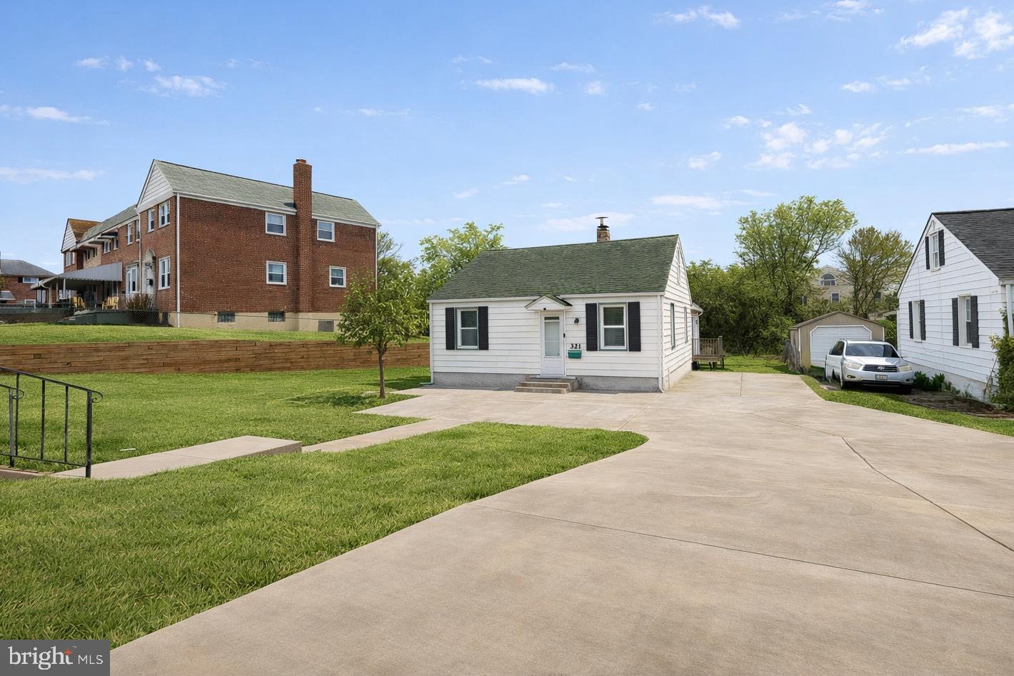 GRAY MANOR - Residential