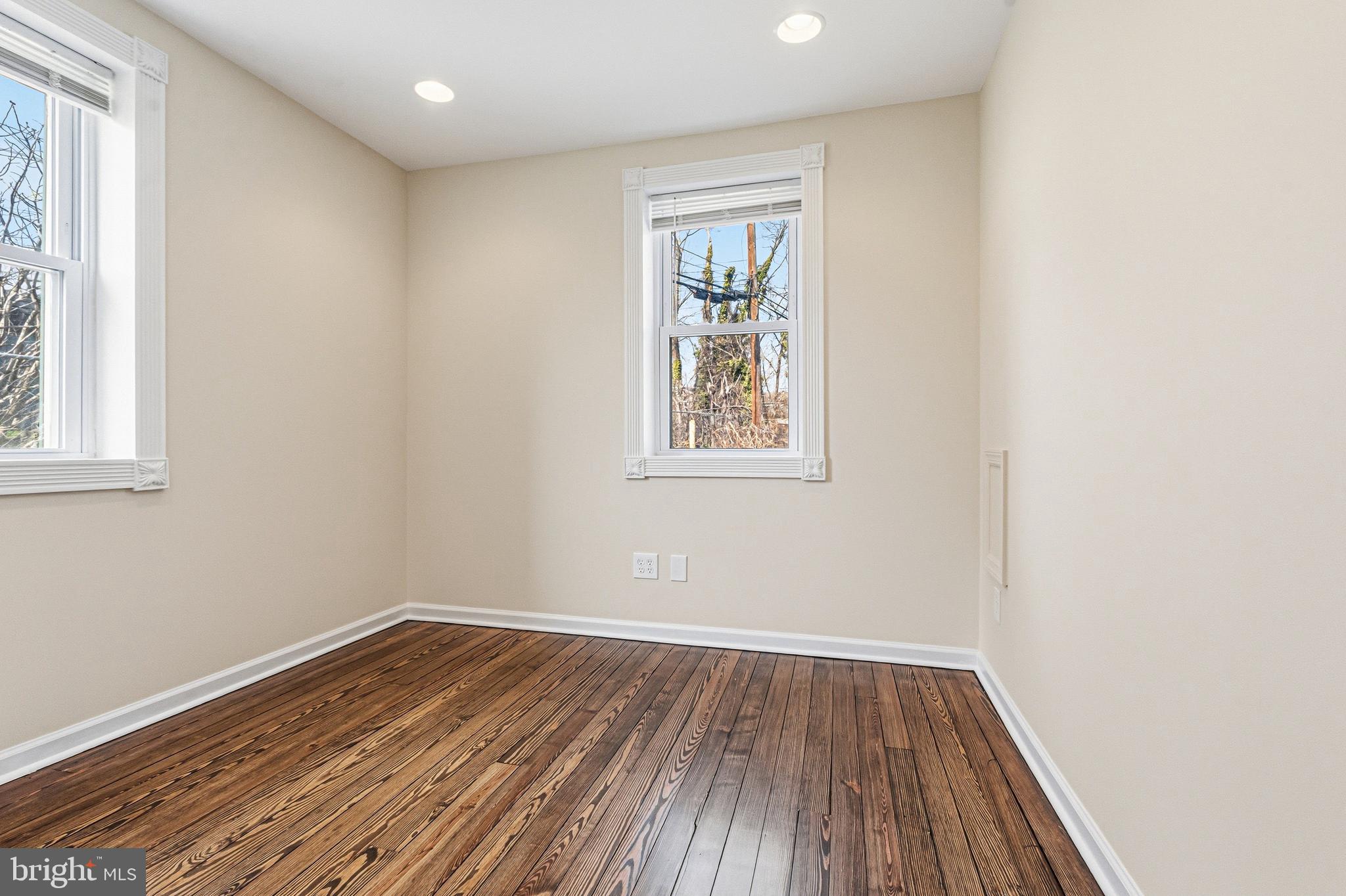 GRAY MANOR - Residential