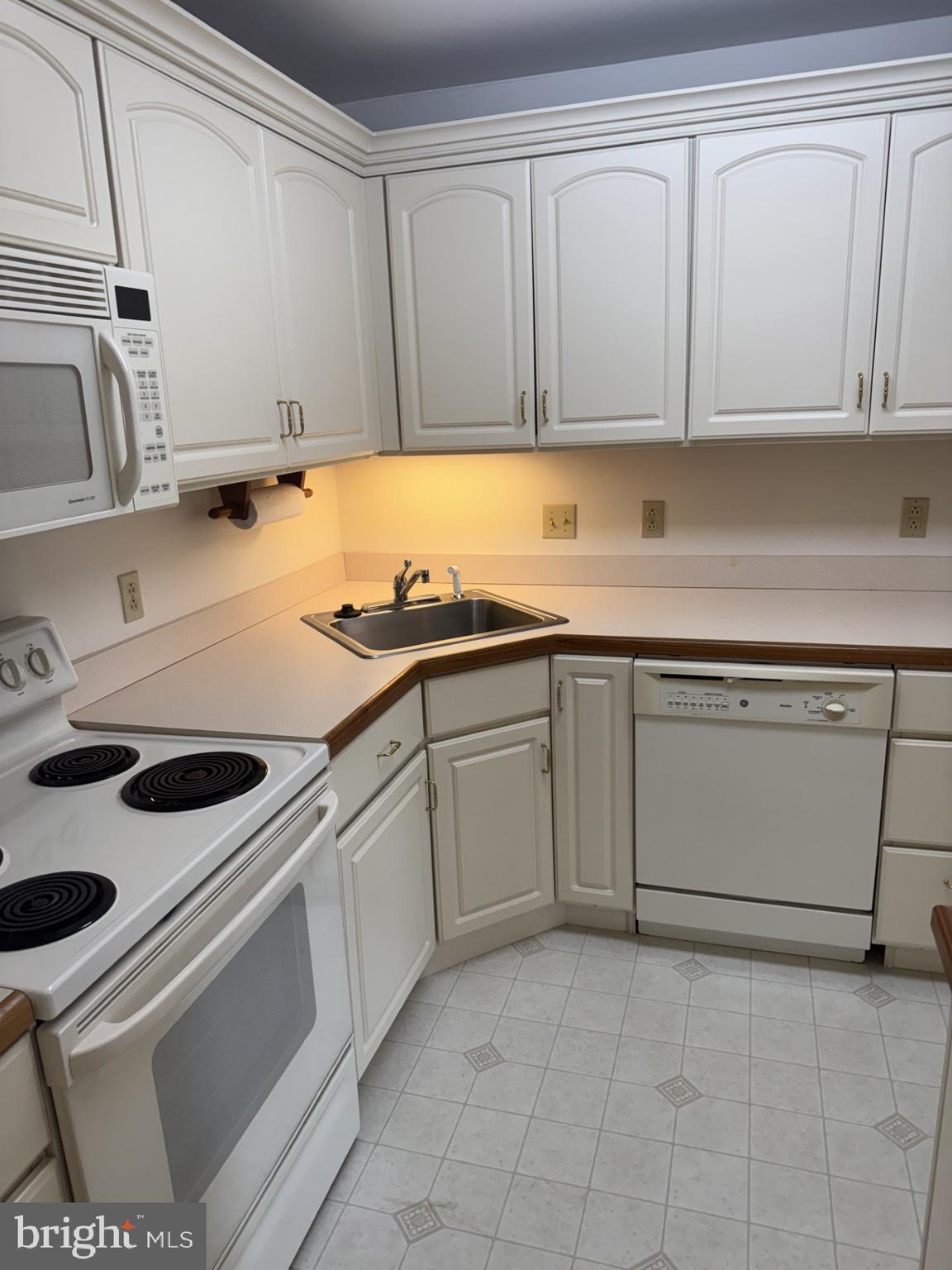 1103 S SCHUMAKER DRIVE C-300