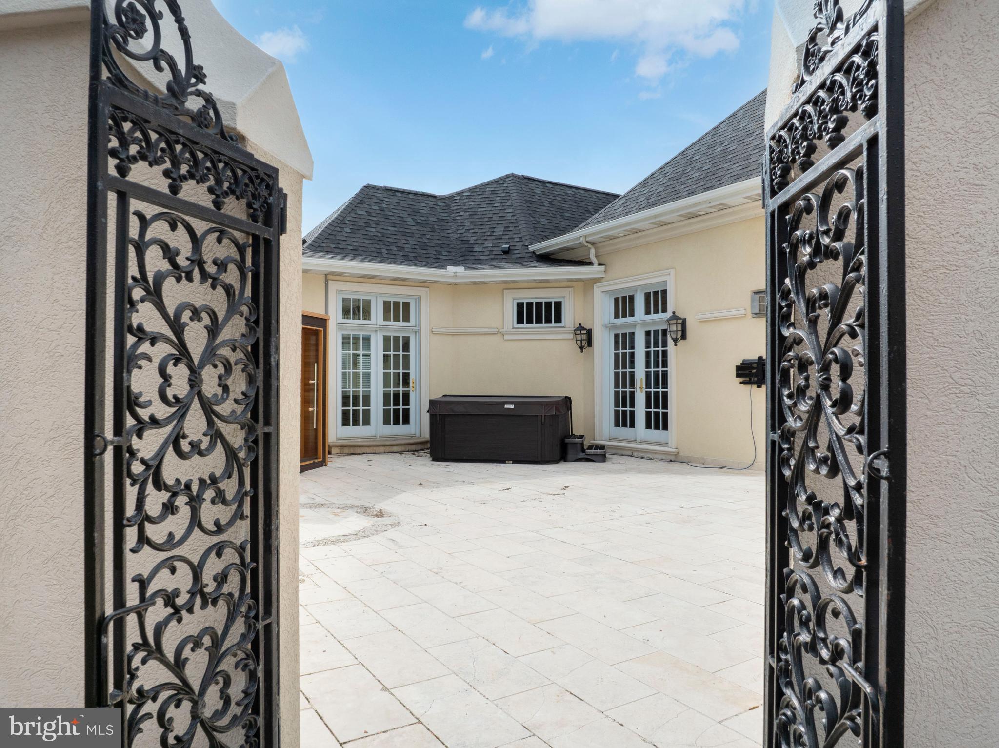 LAUREL HILLS - Residential