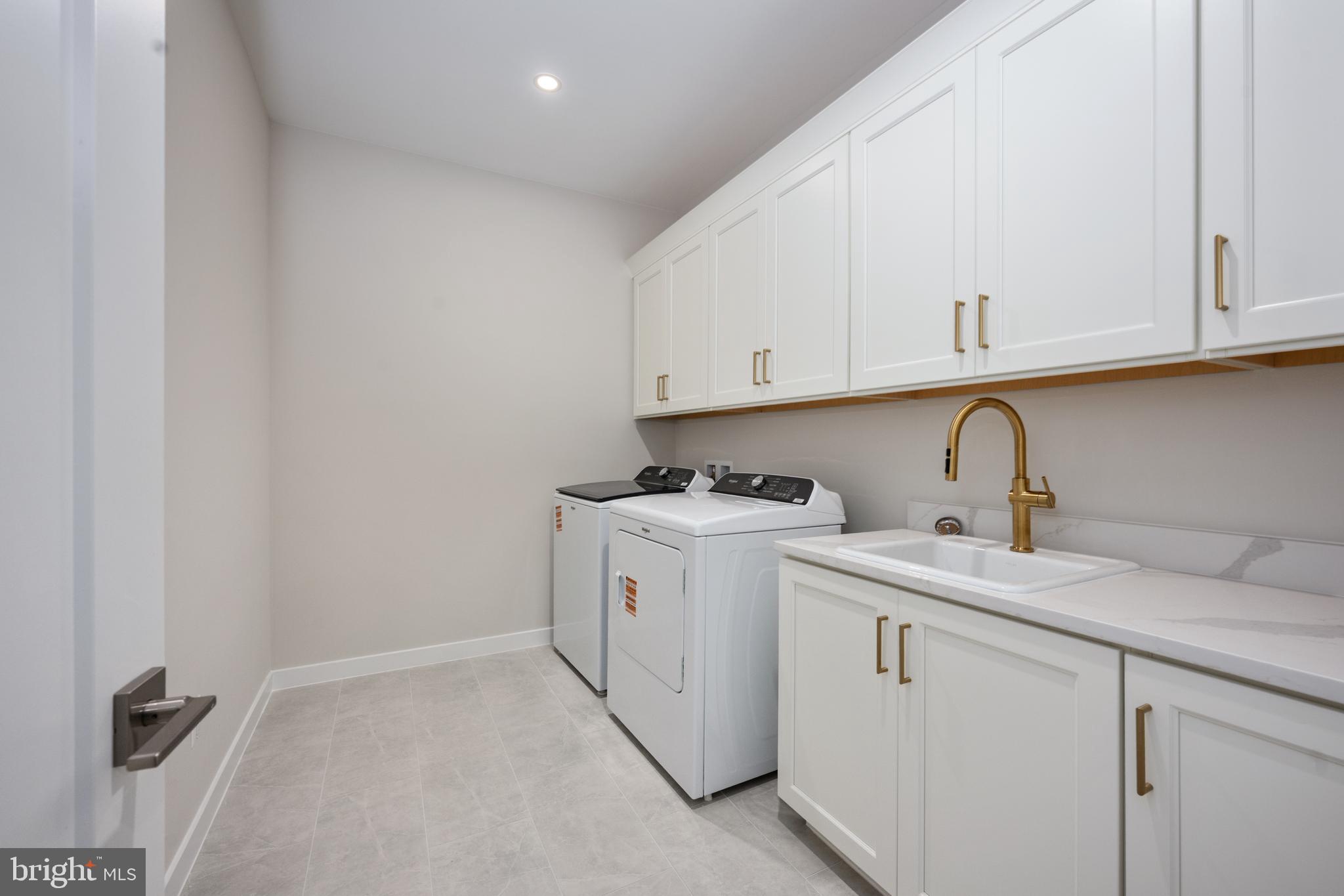 PARKSIDE VILLAGE - Residential