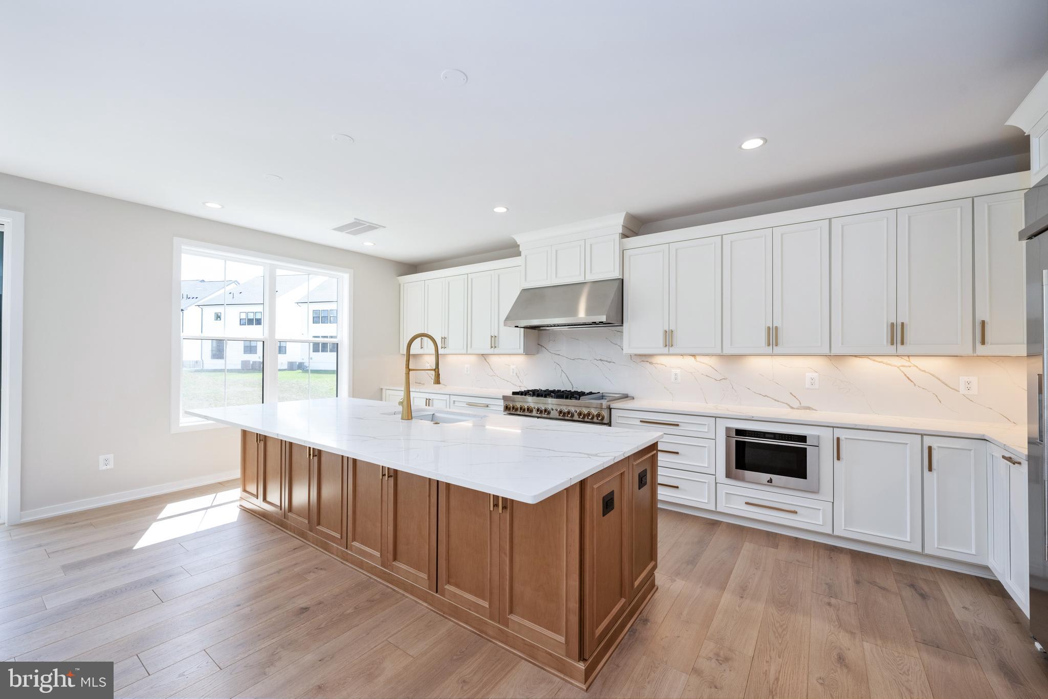 PARKSIDE VILLAGE - Residential