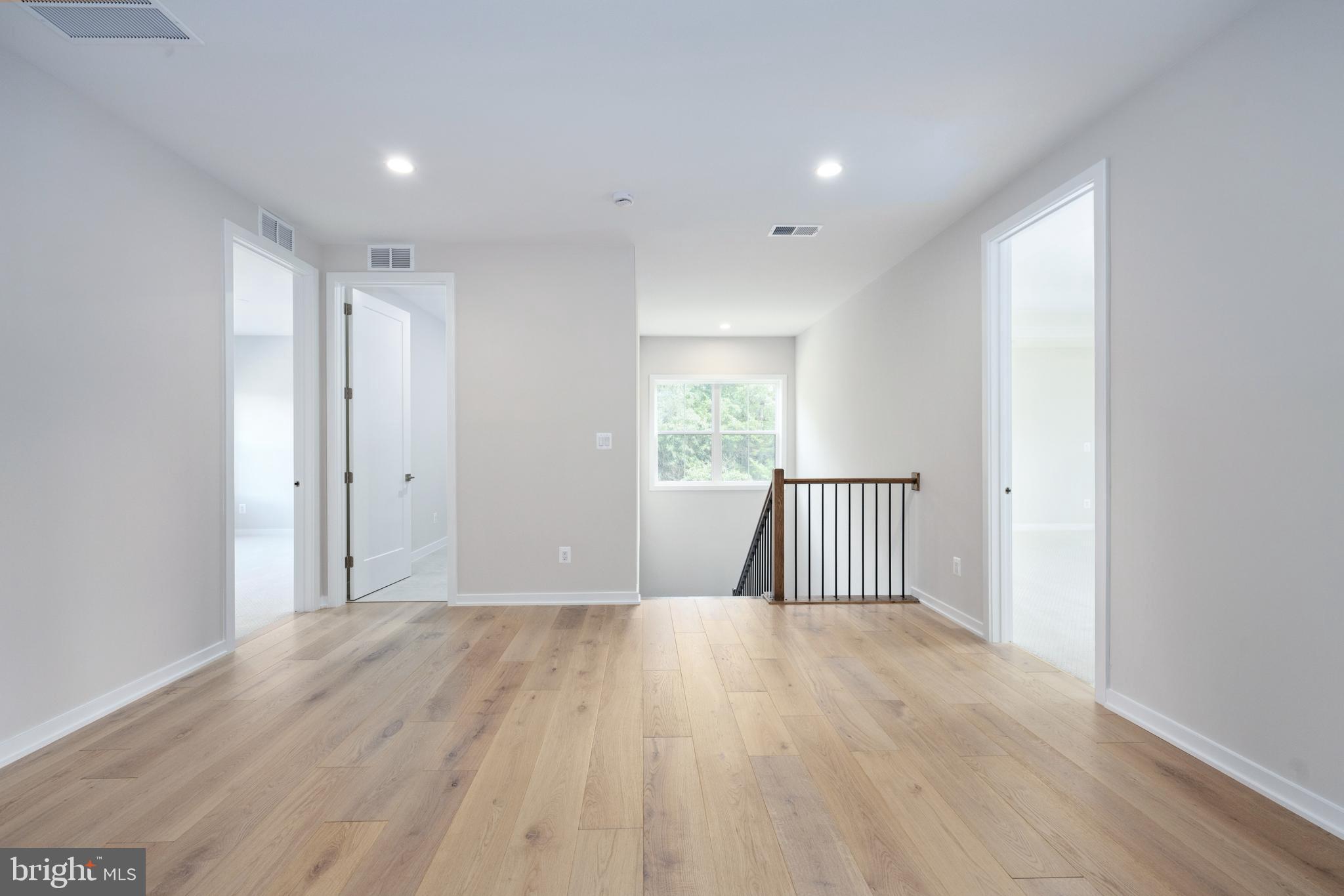 PARKSIDE VILLAGE - Residential