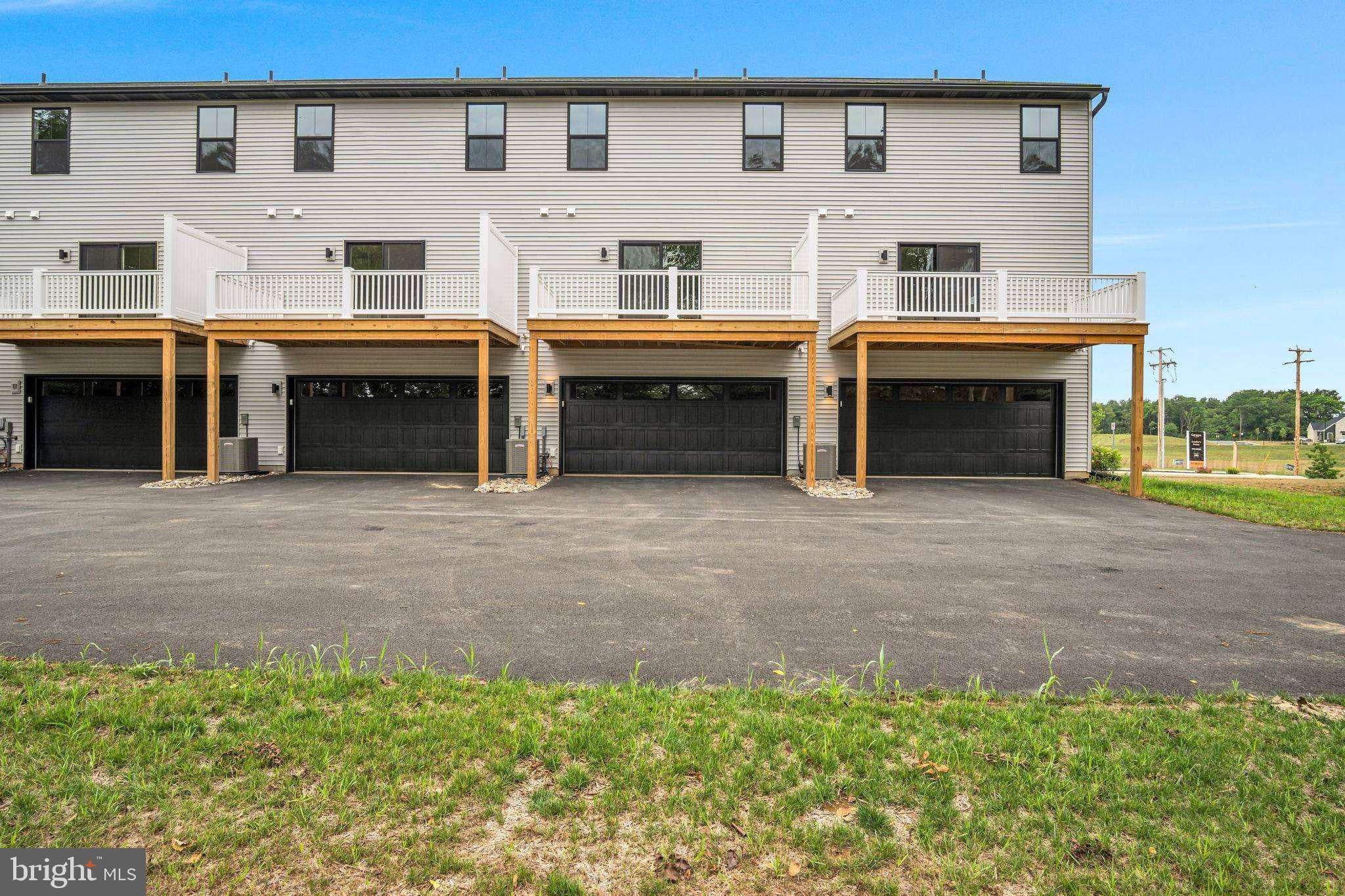312 FLORA BLVD