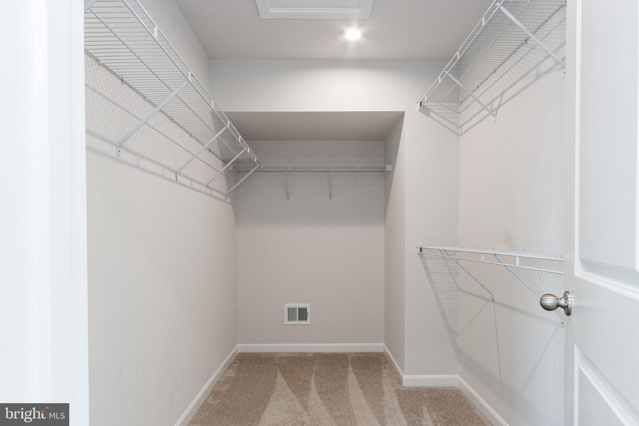 SUMMIT CROSSING ESTATES - Residential