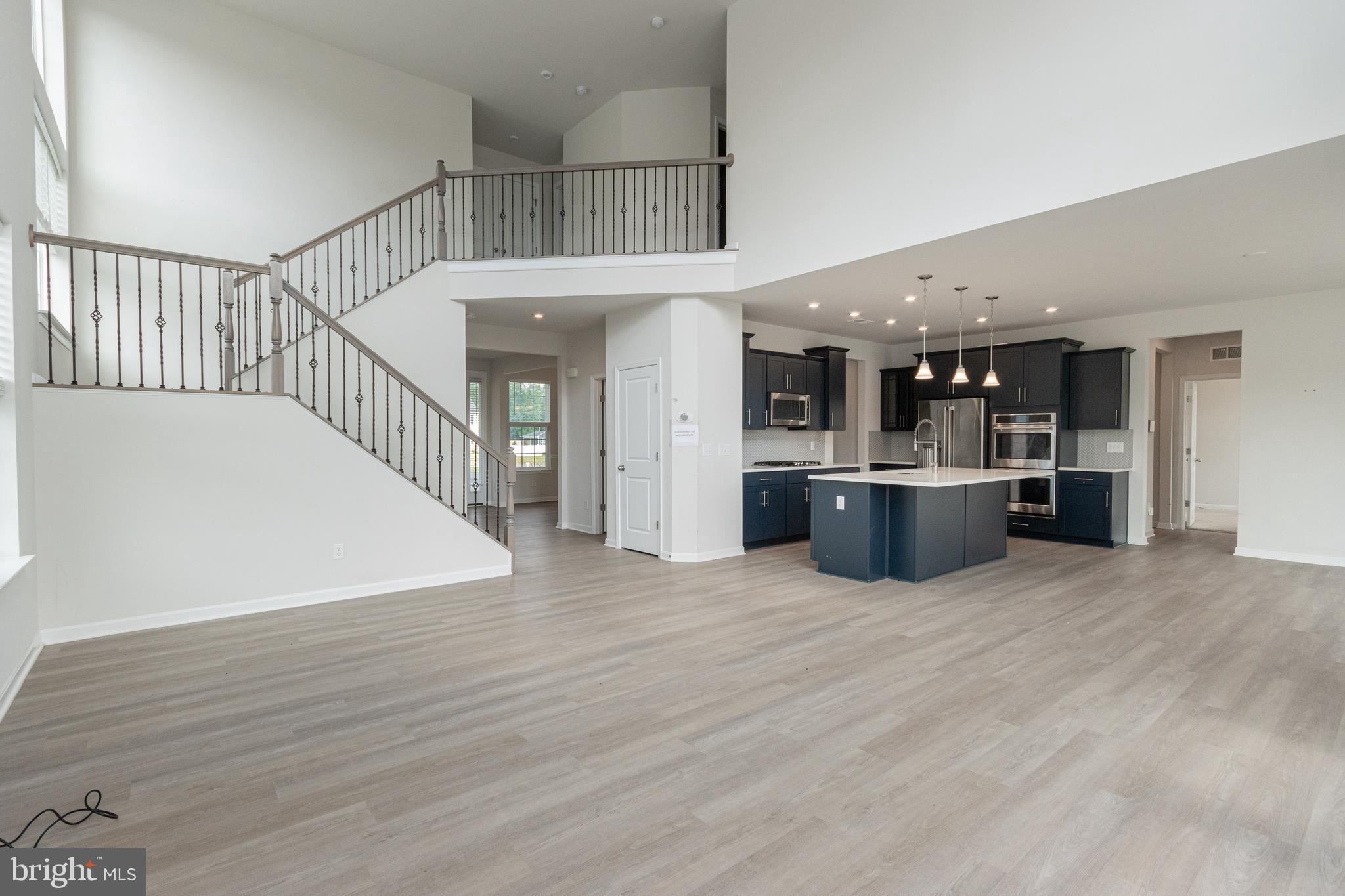 SUMMIT CROSSING ESTATES - Residential