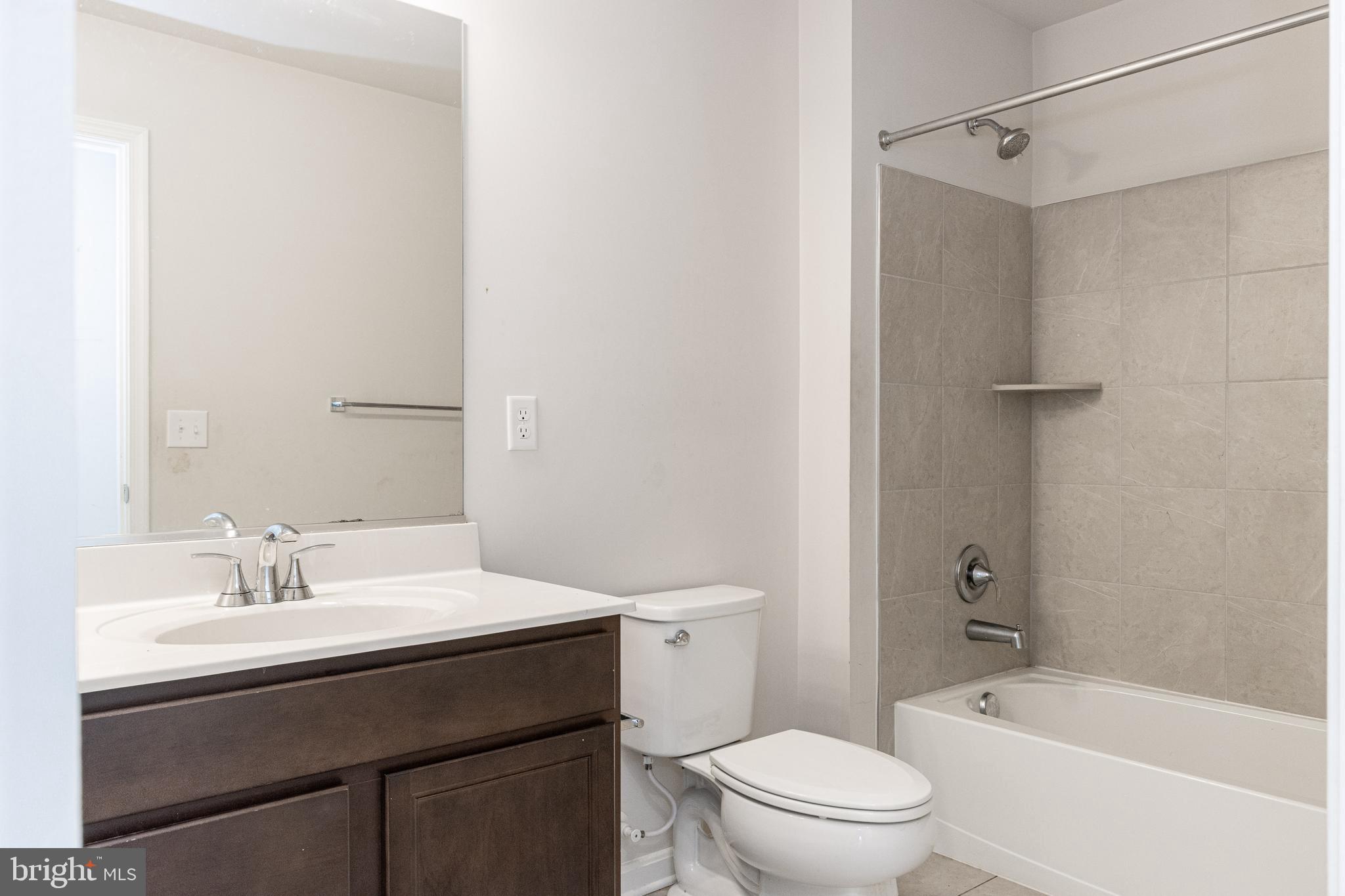 SUMMIT CROSSING ESTATES - Residential