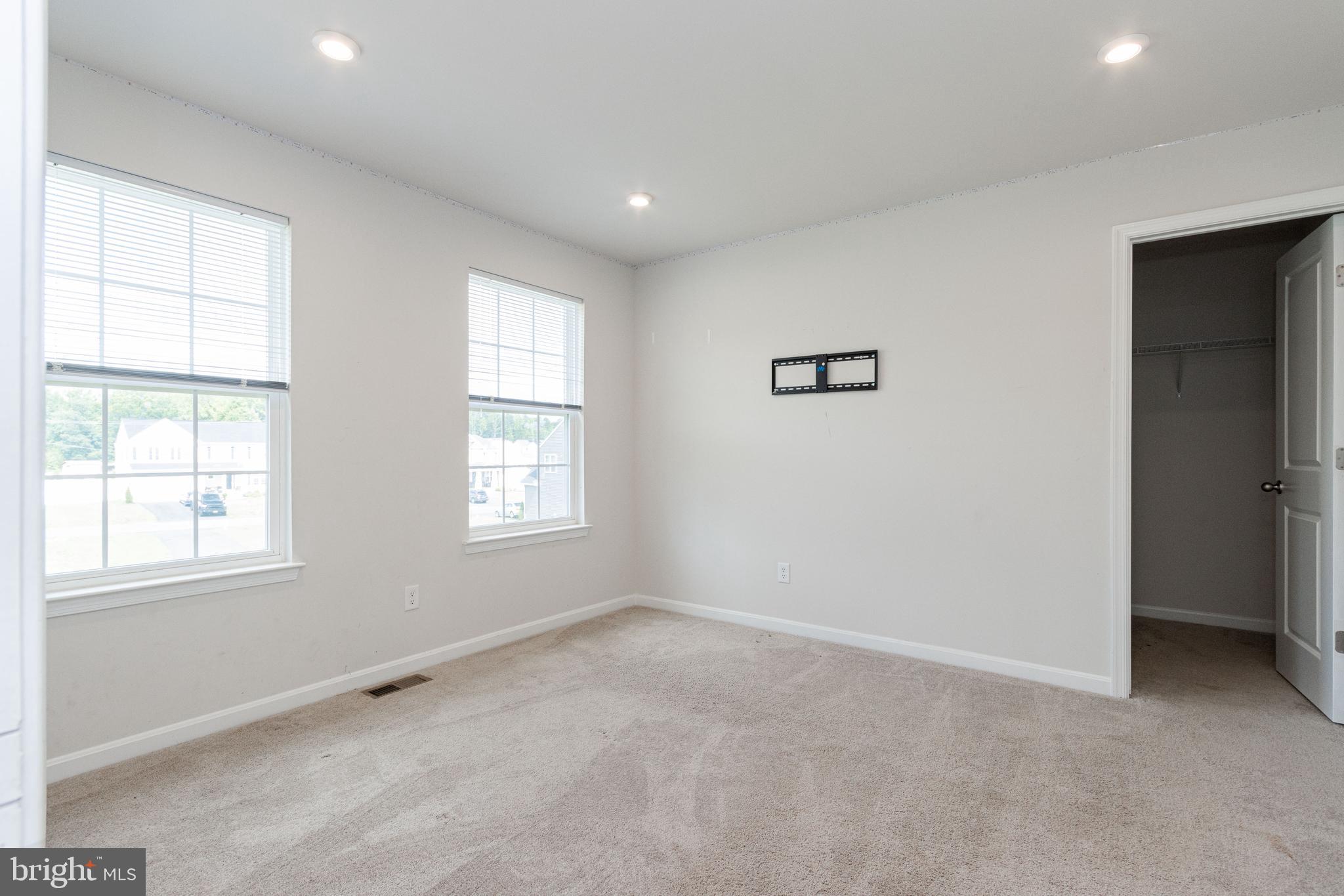 SUMMIT CROSSING ESTATES - Residential