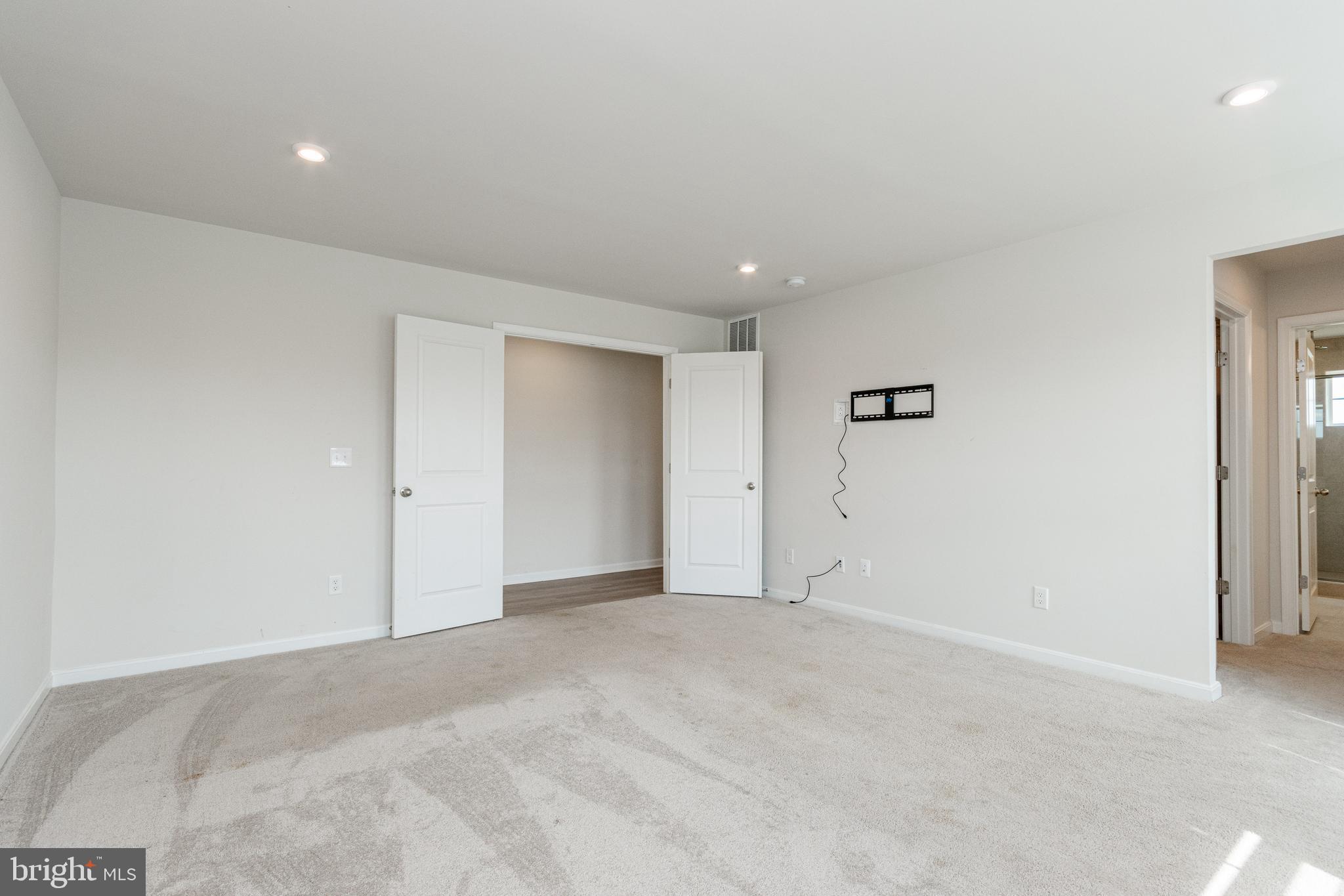 SUMMIT CROSSING ESTATES - Residential