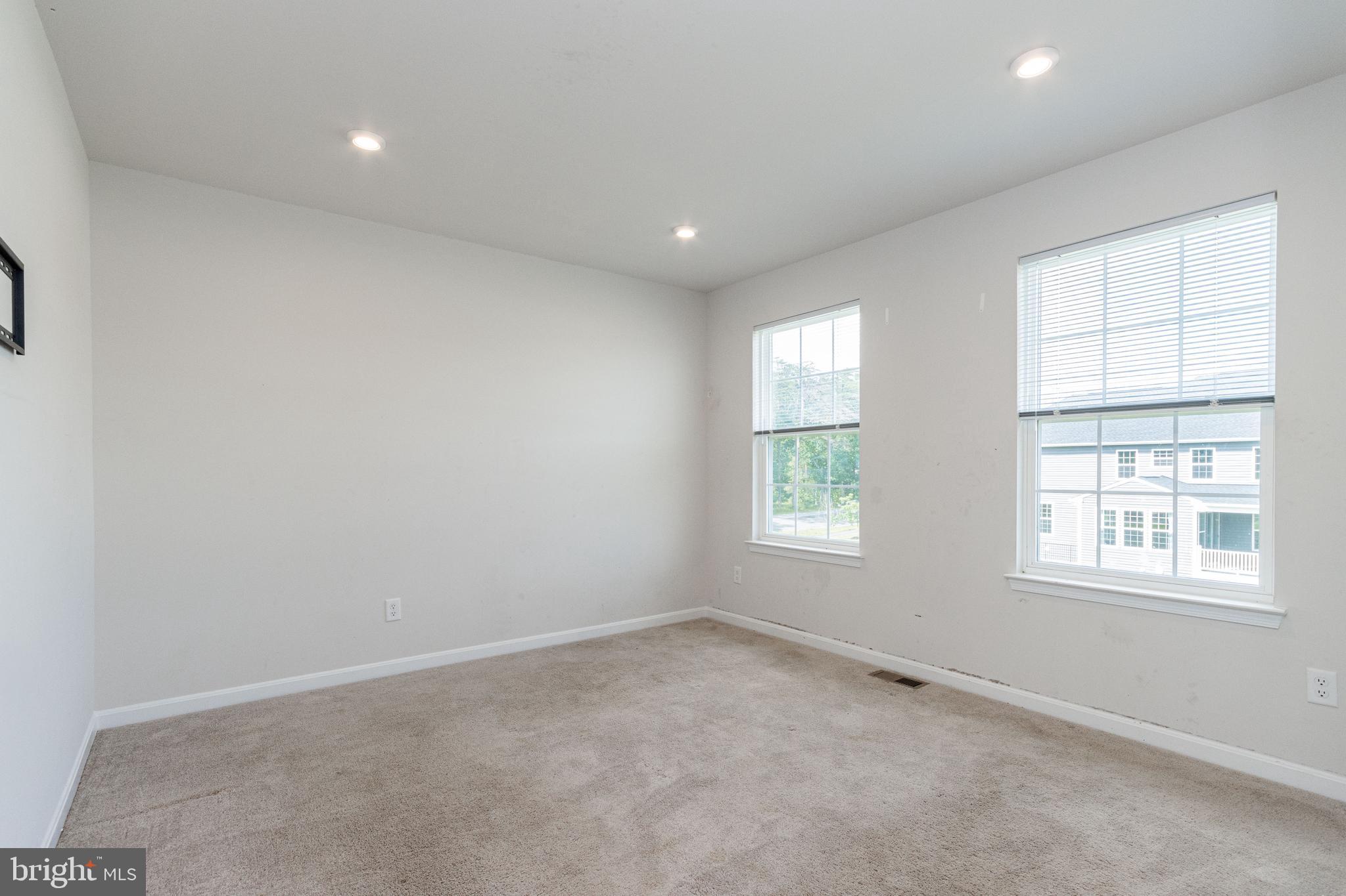 SUMMIT CROSSING ESTATES - Residential