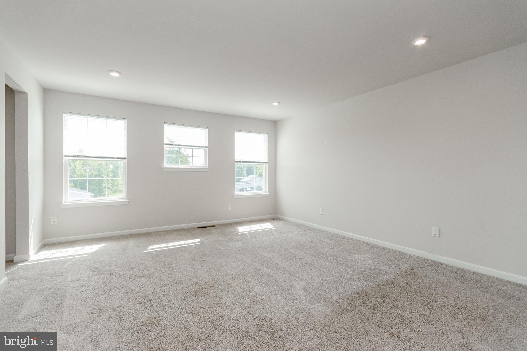 SUMMIT CROSSING ESTATES - Residential