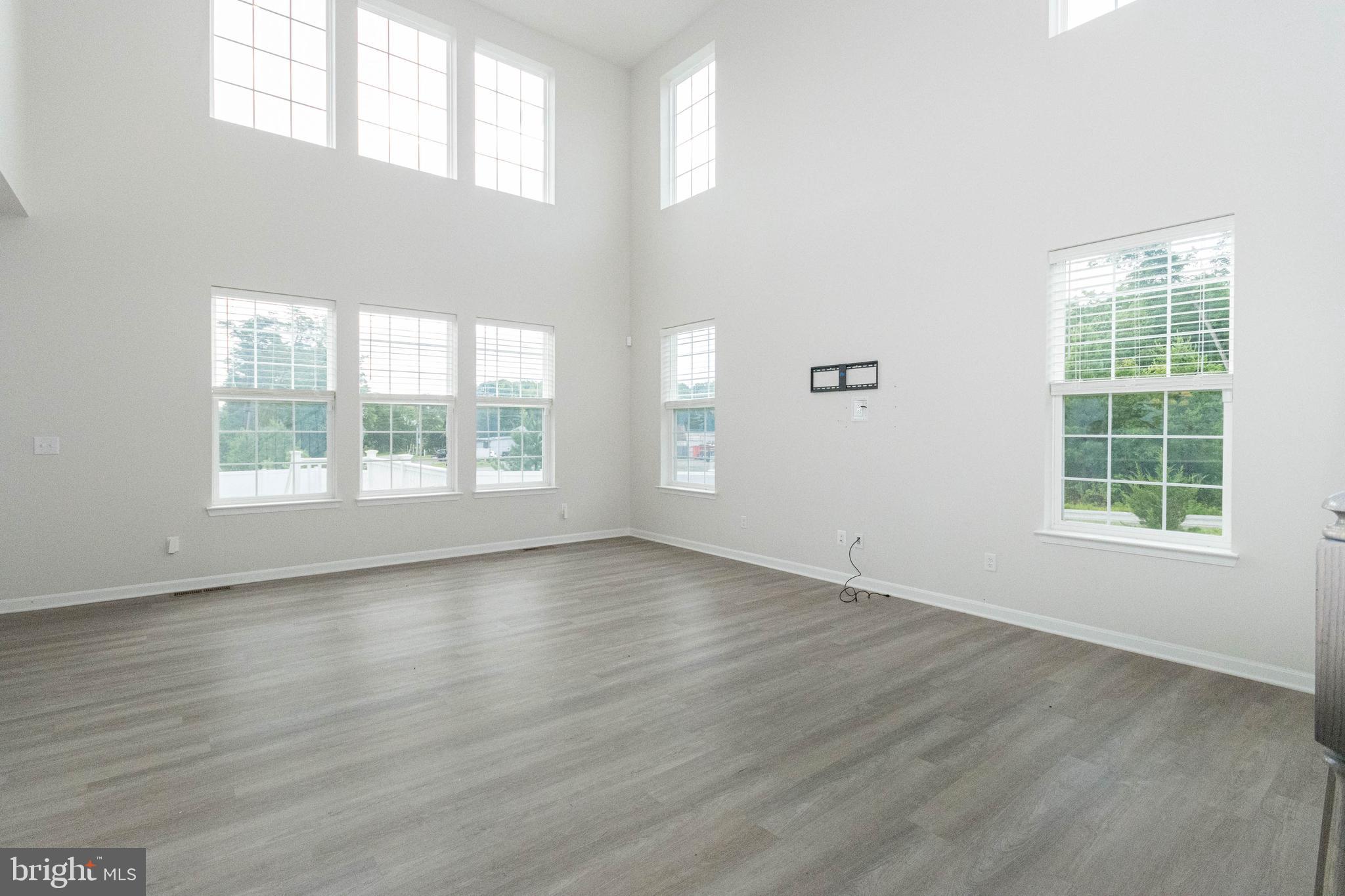 SUMMIT CROSSING ESTATES - Residential