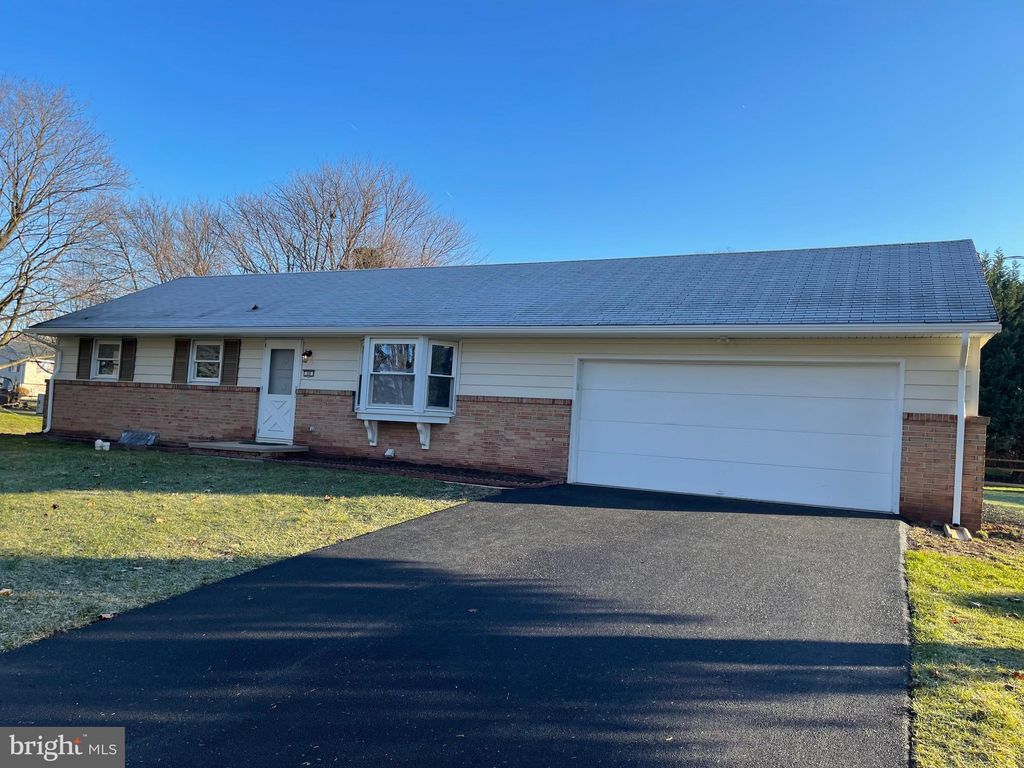 Photo of 35 Farmland Road, Leola, PA 17540 (MLS # PALA2045322)