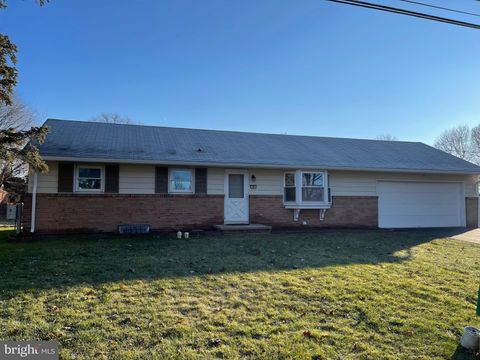 Photo of 35 Farmland Road, Leola, PA 17540 (MLS # PALA2045322)