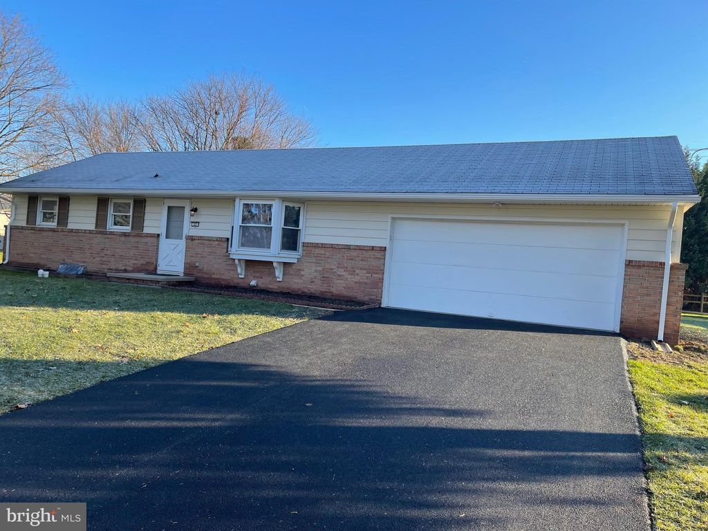 Photo of 35 Farmland Road, Leola, PA 17540 (MLS # PALA2045322)