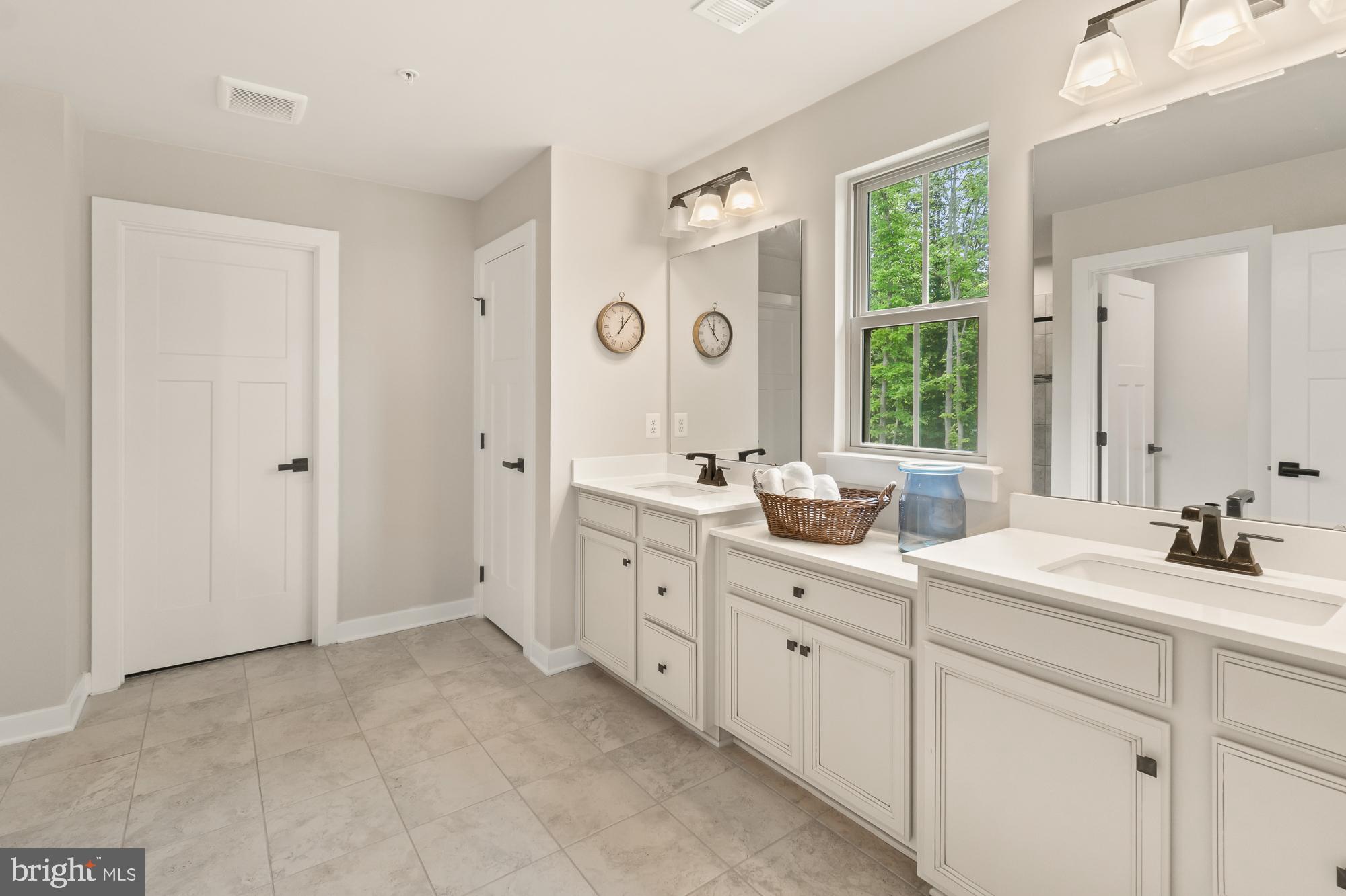 LAKE LINGANORE - Residential