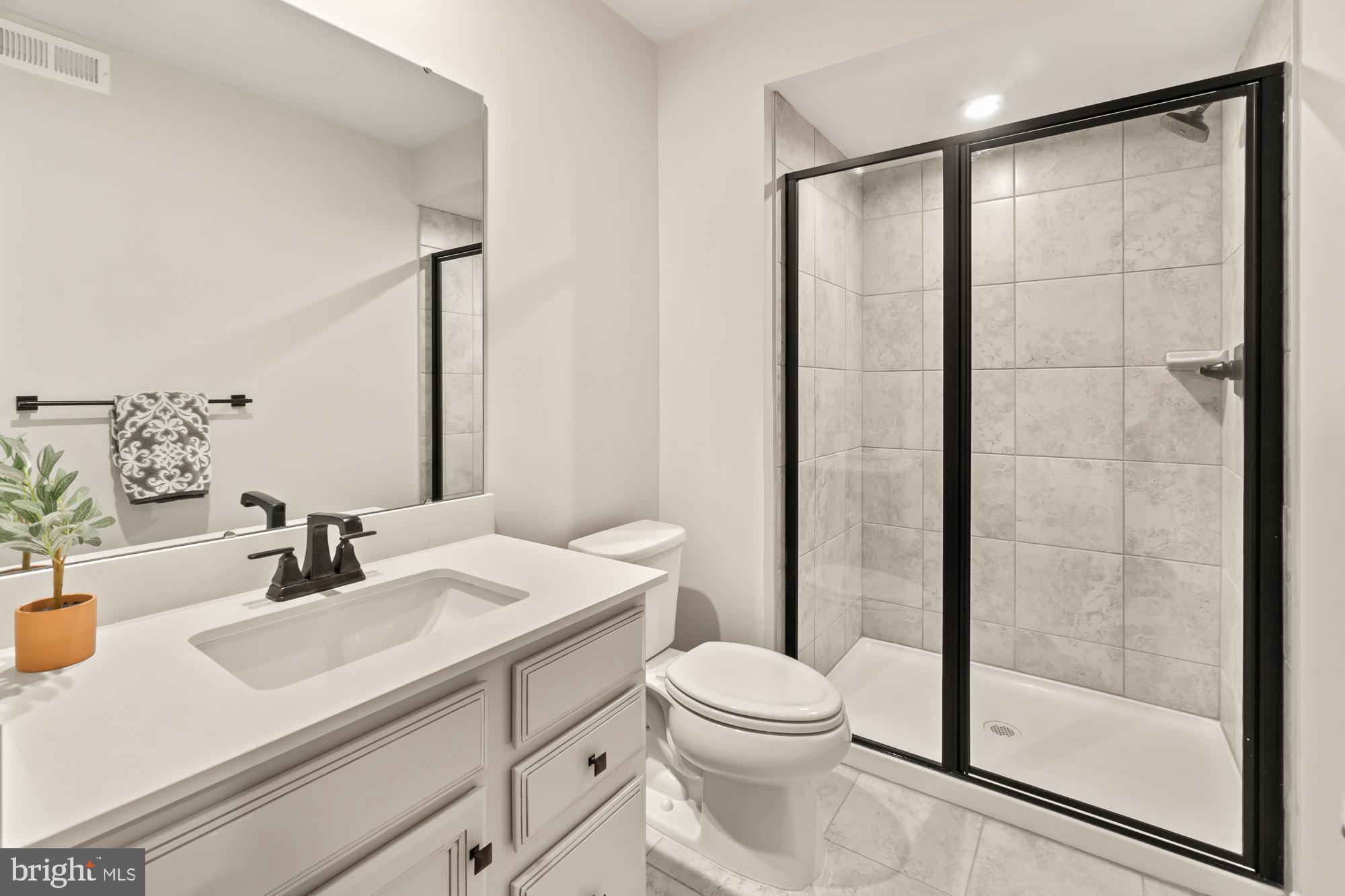 LAKE LINGANORE - Residential