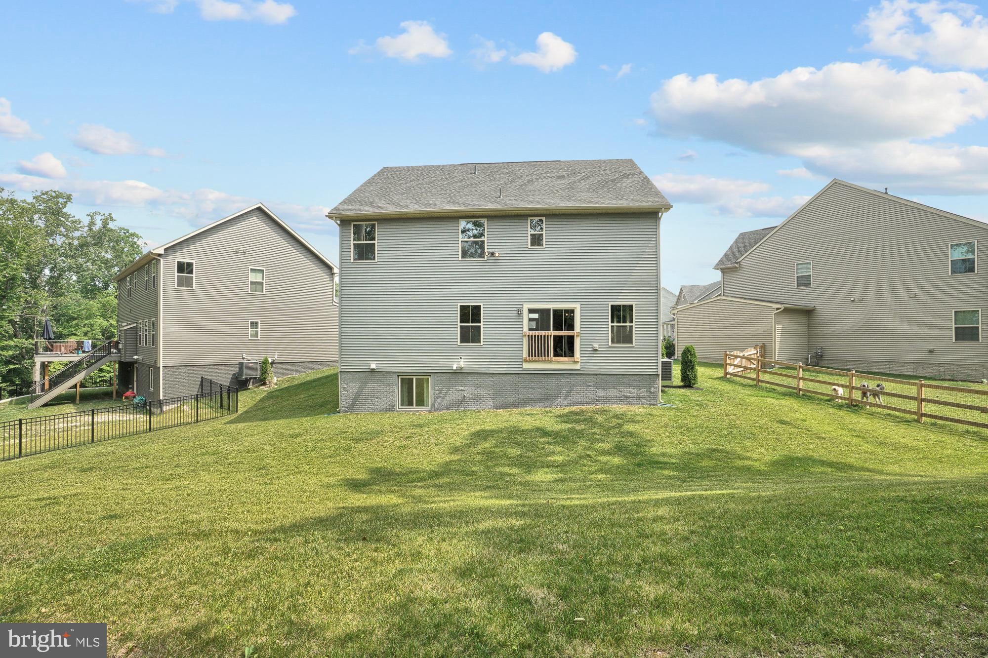 LAKE LINGANORE - Residential