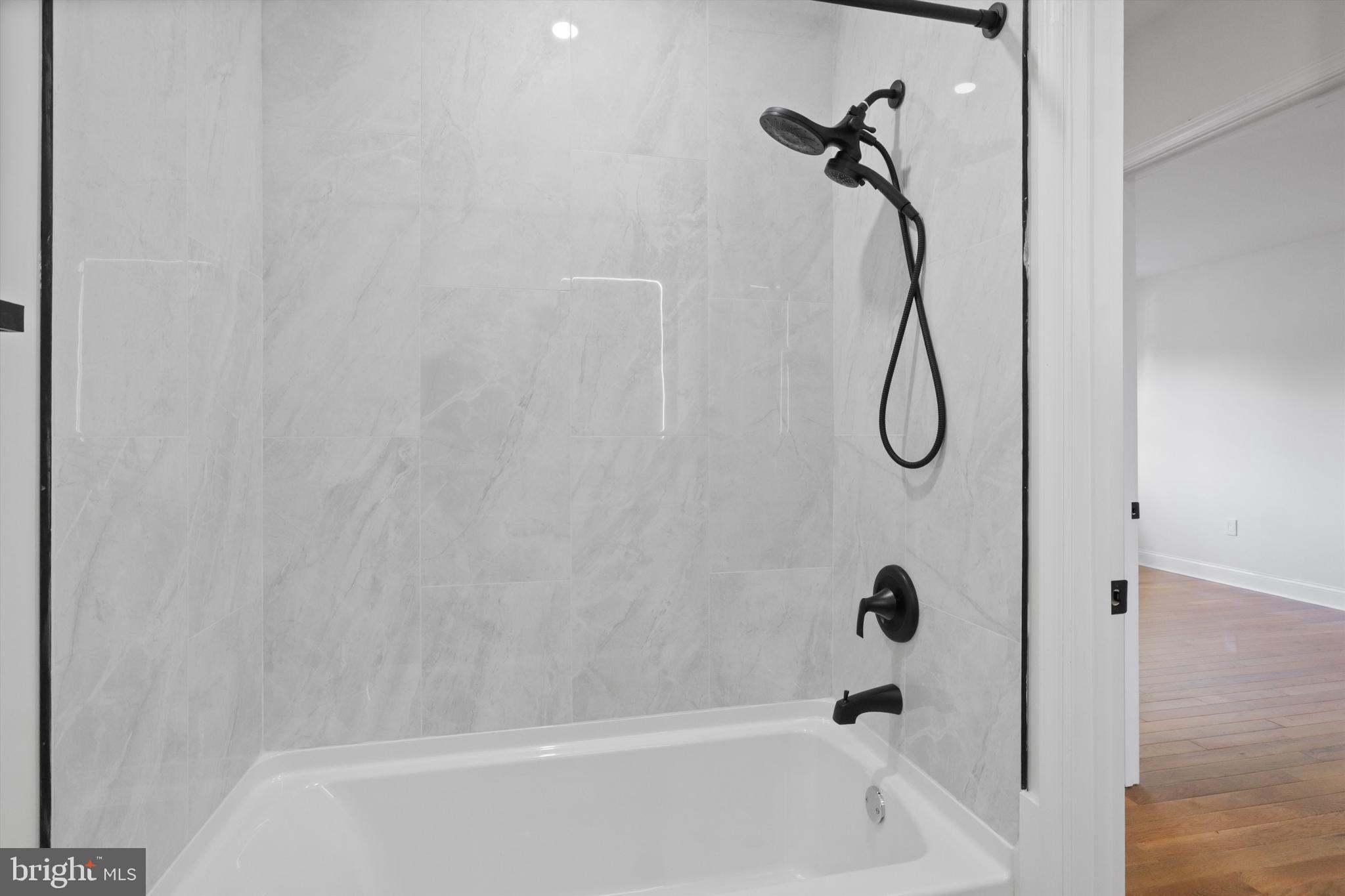 SOUTHGATE WOODS TOWNHOUSES - Residential Lease