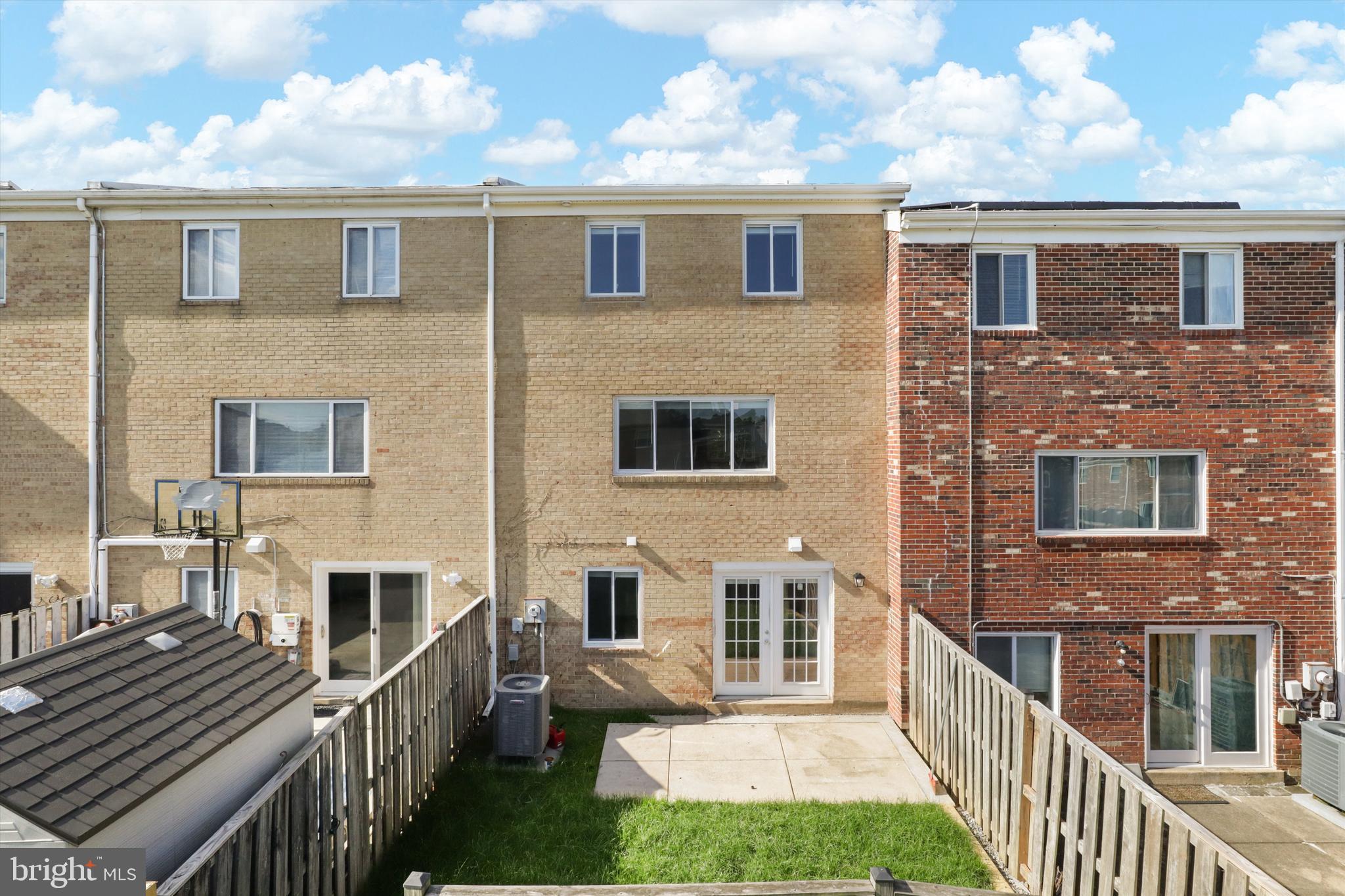 SOUTHGATE WOODS TOWNHOUSES - Residential Lease