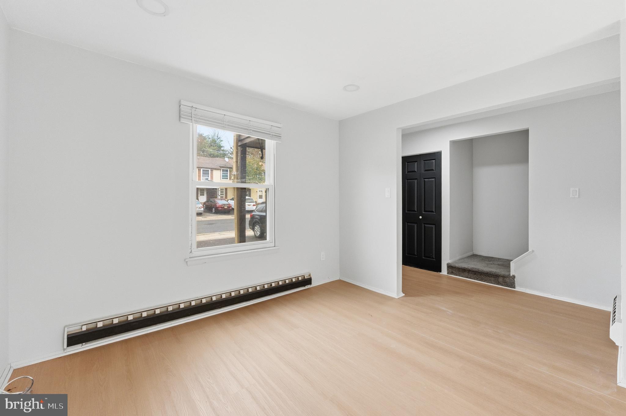 548 W LOCH LOMOND DRIVE