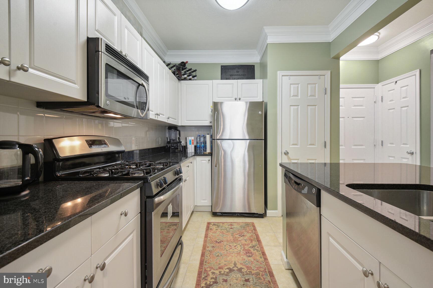 THE COLONNADE AT KENTLANDS - Residential Lease