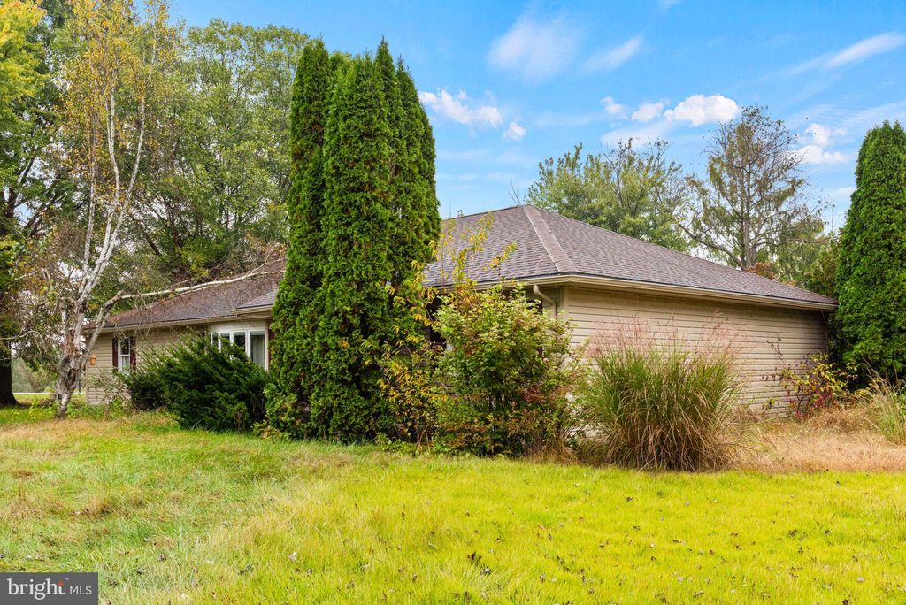 Photo of 79 N School House Road, THOMASVILLE, PA 17364 (MLS # PAYK2091864)